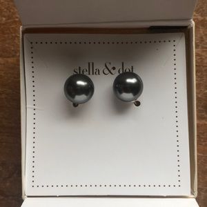 Stella & Dot Deja Vu pearl studs